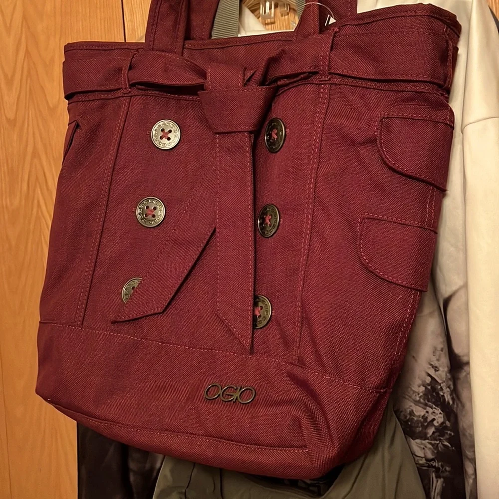 OGIO Hampton laptop padded cushioned quilted bow button vegan tote bag wine EUC